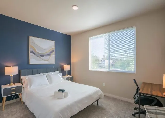 Posh 2bd - Gym, Pool, Parking, W-d - Sleeps 8 Apartamento *