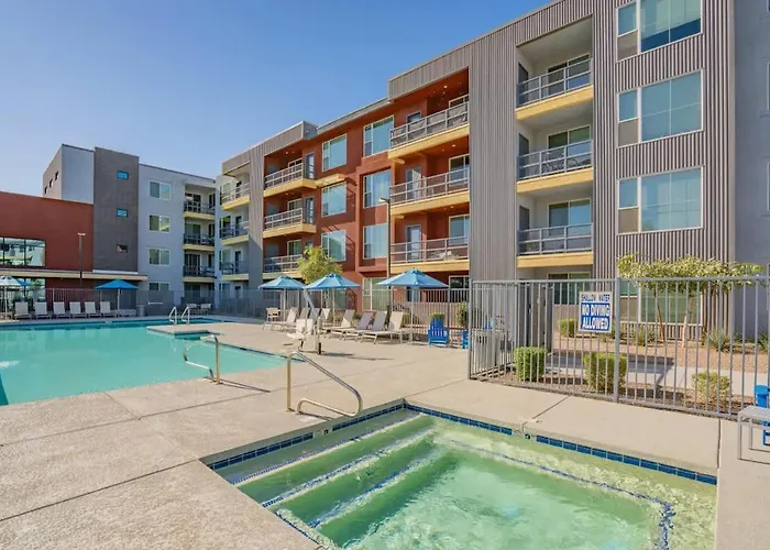 Posh 2bd - Gym, Pool, Parking, W-d - Sleeps 8 Apartamento *