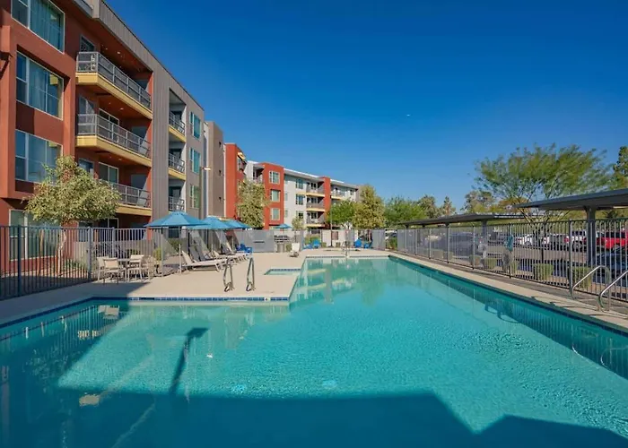Apartamento Posh 2bd - Gym, Pool, Parking, W-d - Sleeps 8 *
