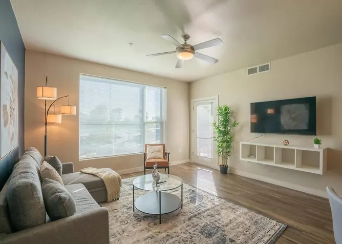 Posh 2bd - Gym, Pool, Parking, W-d - Sleeps 8 Apartamento