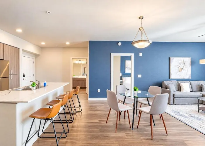Posh 2bd - Gym, Pool, Parking, W-d - Sleeps 8 Apartamento