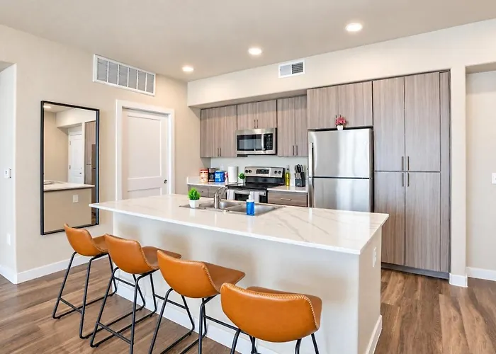 Posh 2bd - Gym, Pool, Parking, W-d - Sleeps 8 * Tempe