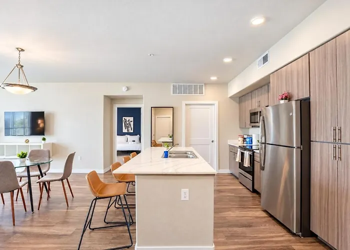 Posh 2bd - Gym, Pool, Parking, W-d - Sleeps 8 Apartamento *